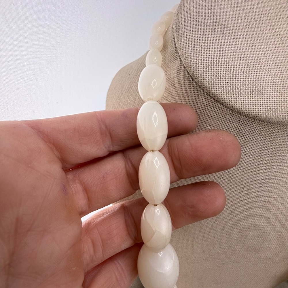 Estate Beaded Necklace White Chunky Resin Adjustable‎ 24in - Picture 4 of 8
